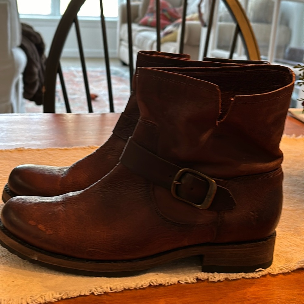 Frye company Veronica Booties size 9 hardly worn great condition